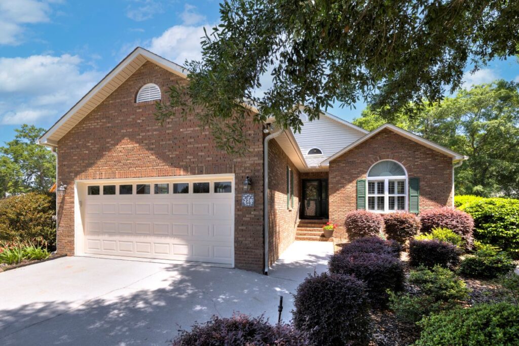 228 Ridge Lake Drive, Manning South Carolina 29102 – Wyboo Plantation